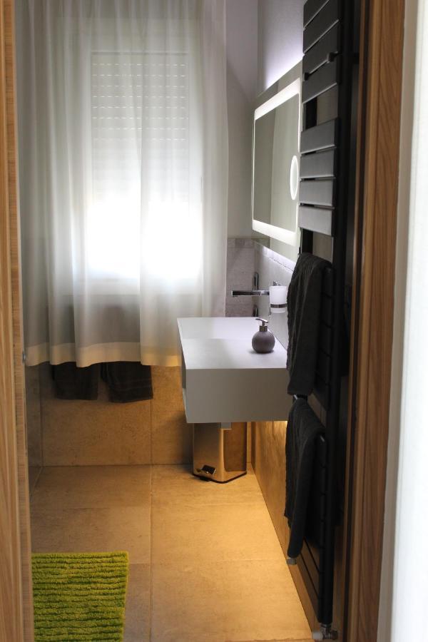 Villa Martina Luxury Rooms ديسينسانو ديل غاردا المظهر الخارجي الصورة