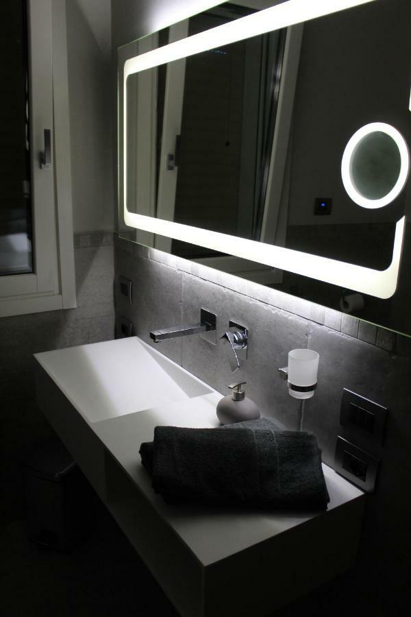 Villa Martina Luxury Rooms ديسينسانو ديل غاردا المظهر الخارجي الصورة