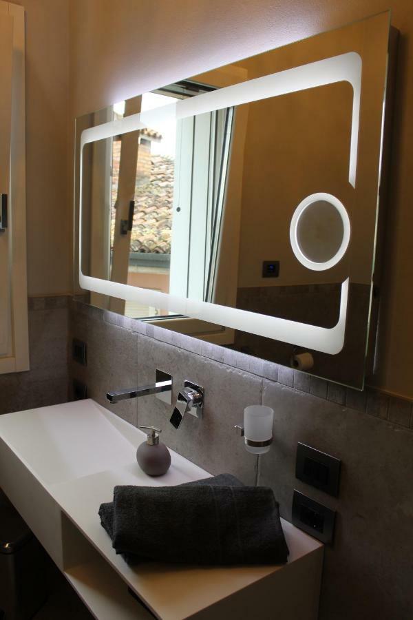 Villa Martina Luxury Rooms ديسينسانو ديل غاردا المظهر الخارجي الصورة