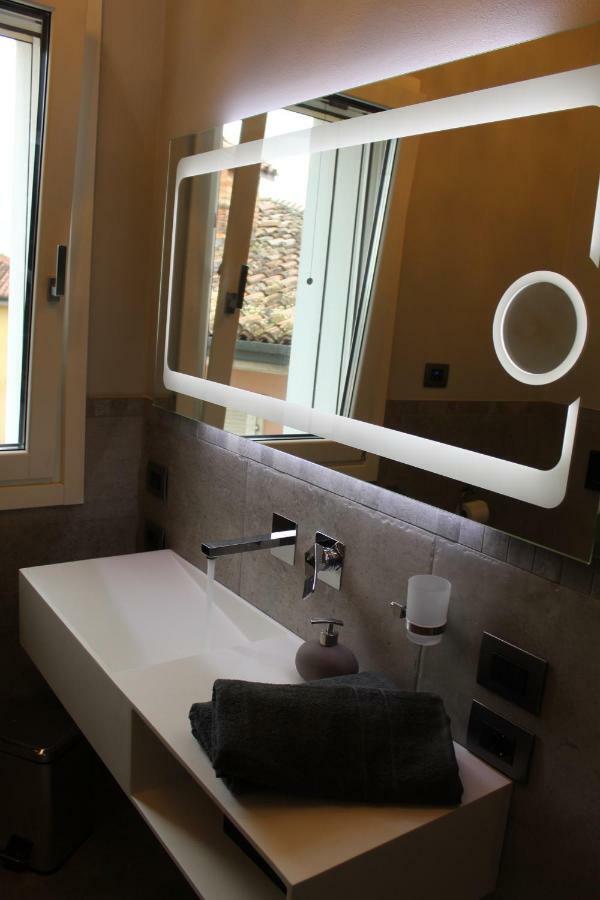 Villa Martina Luxury Rooms ديسينسانو ديل غاردا المظهر الخارجي الصورة