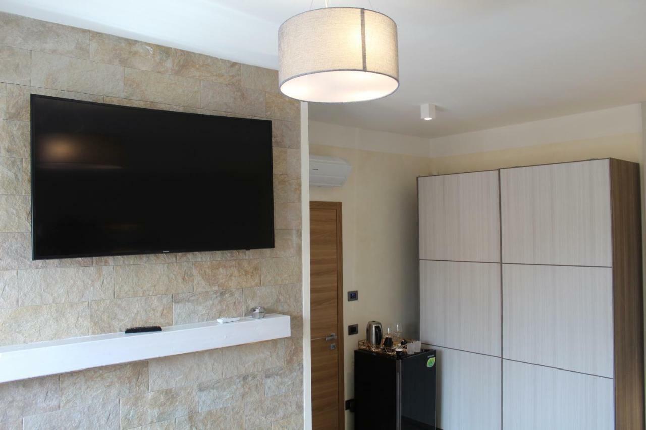 Villa Martina Luxury Rooms ديسينسانو ديل غاردا المظهر الخارجي الصورة